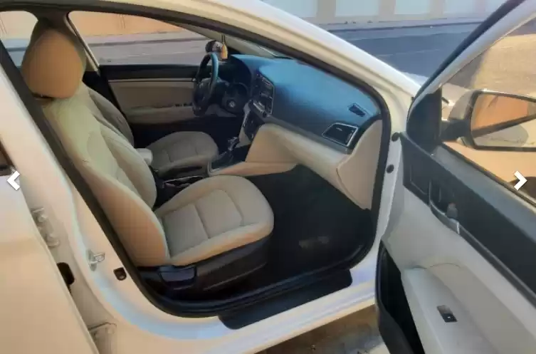 Использовал Hyundai Elantra Продается в Доха #5233 - 1  image 